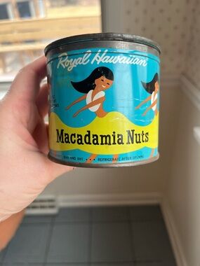 Vtg Royal Hawaiian Macadamia Nuts Tin